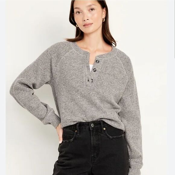 Old Navy Tops - Old Navy Gray Oversized Cozy Waffle Henley Cropped Top Size Small